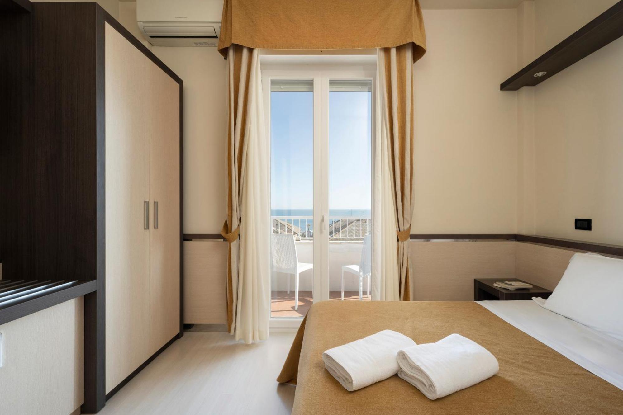 Hotel Mondial Porto Recanati Dış mekan fotoğraf