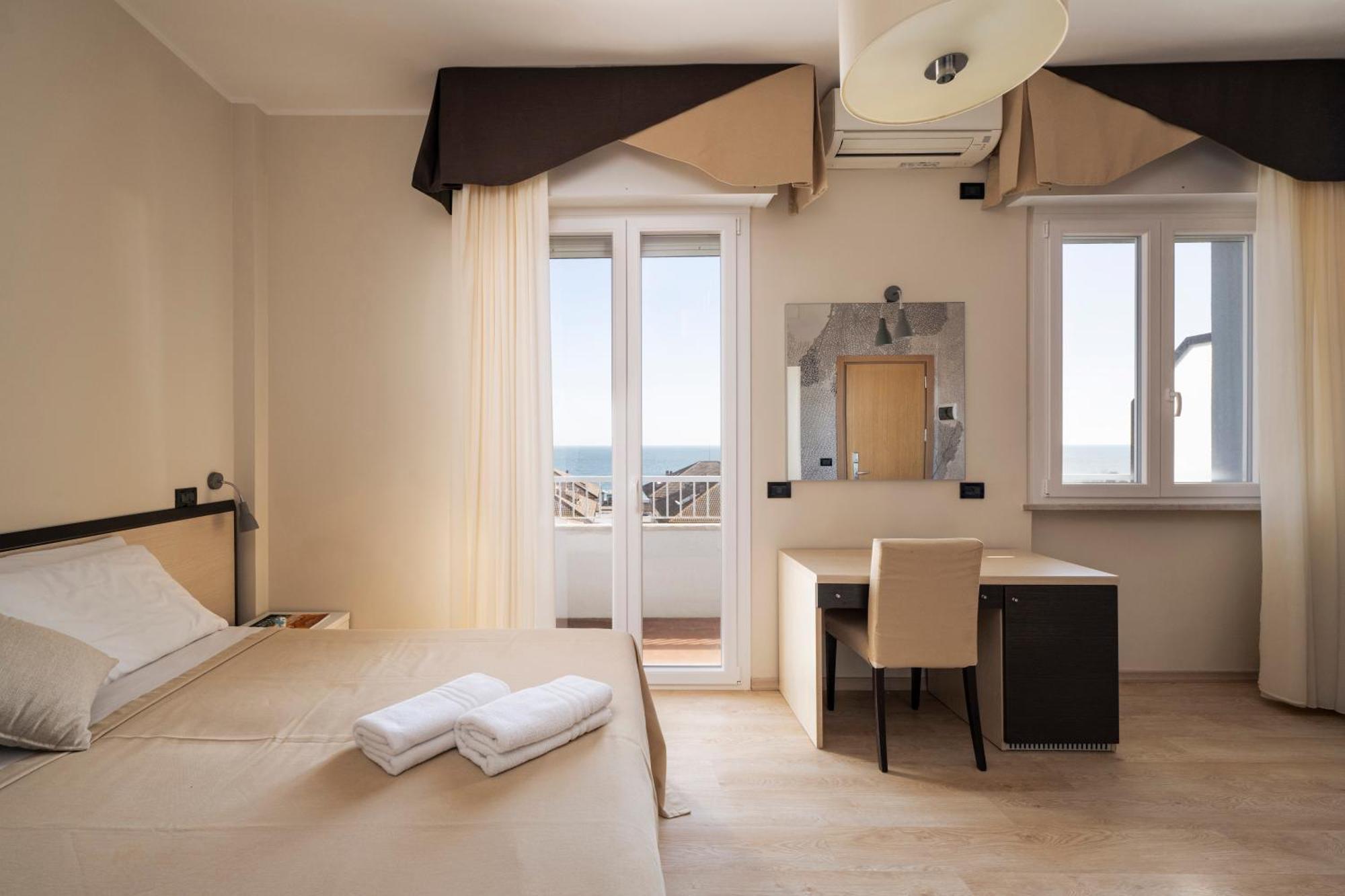 Hotel Mondial Porto Recanati Dış mekan fotoğraf