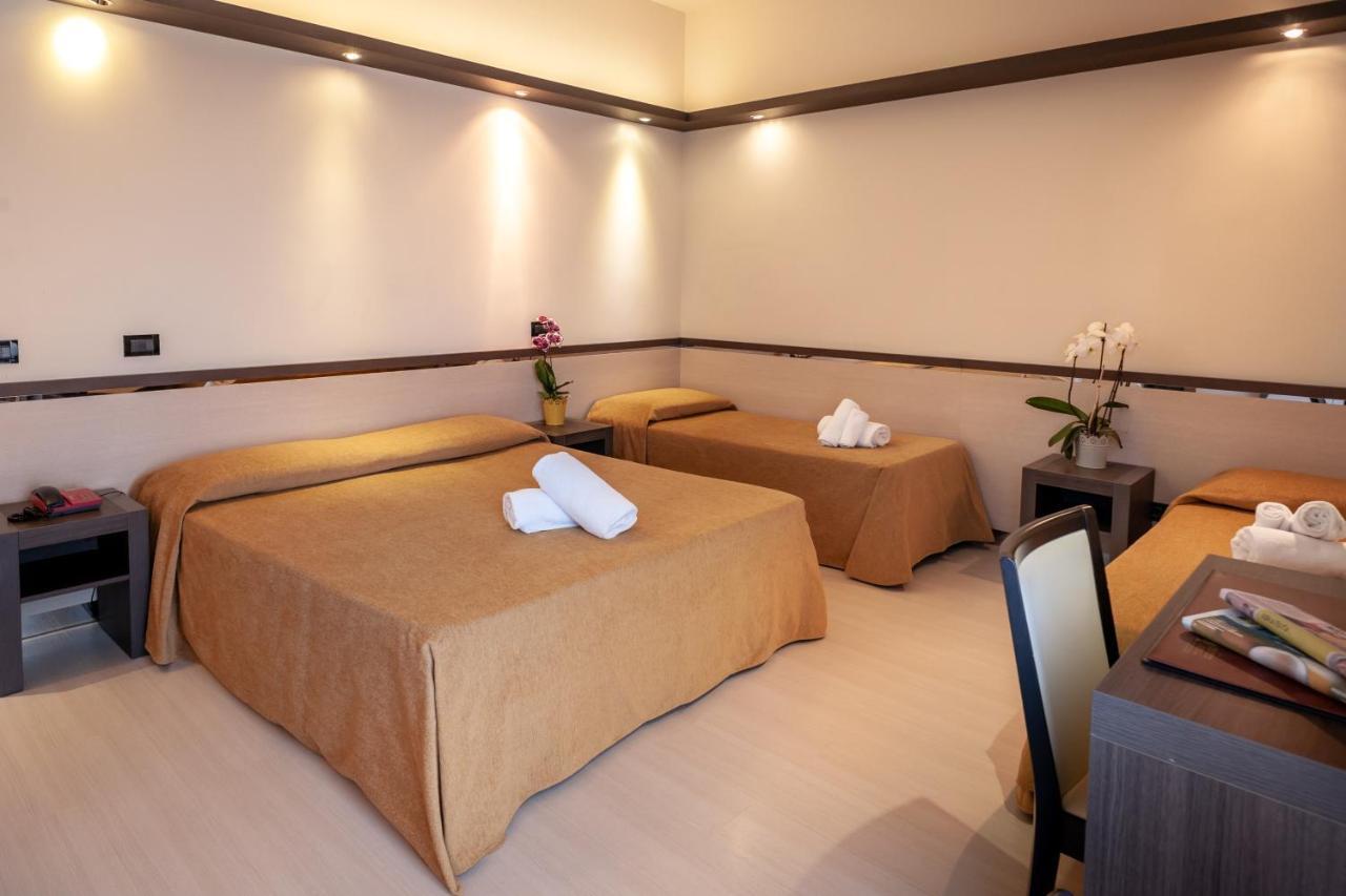 Hotel Mondial Porto Recanati Dış mekan fotoğraf